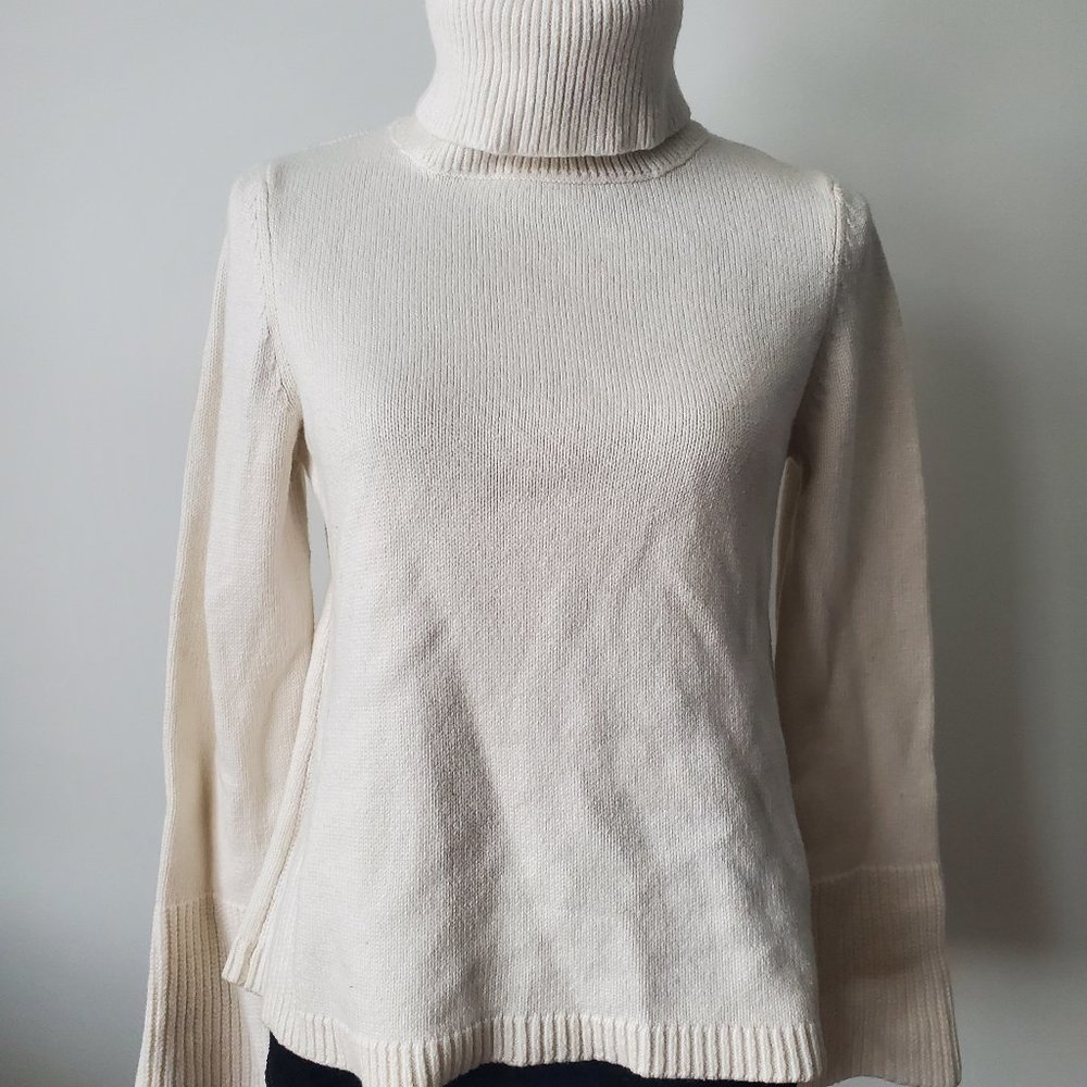 WHITE HOUSE BLACK MARKET WHITE TURTLENECK SWEATER SIZE L
